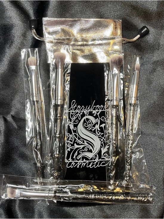 Storybook Cosmetics Other - Harry Potter Storybook Cosmetics Metallic Silver Eye Brush Set with Black Pouch